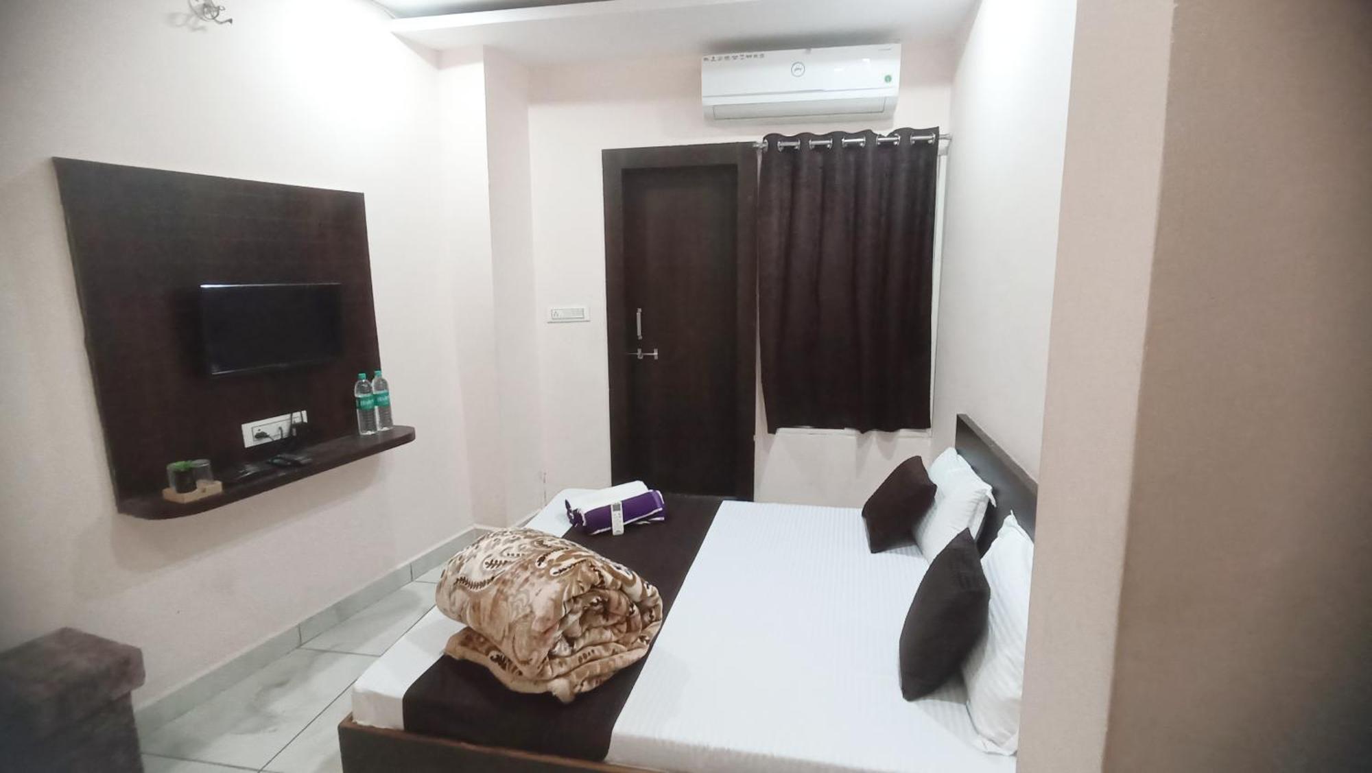 Hotel Shree Krishna Palace Удджайн Экстерьер фото