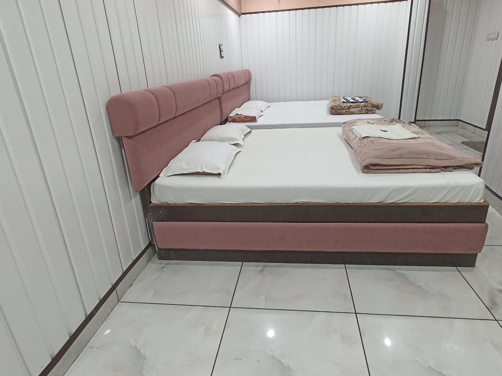Hotel Shree Krishna Palace Удджайн Экстерьер фото