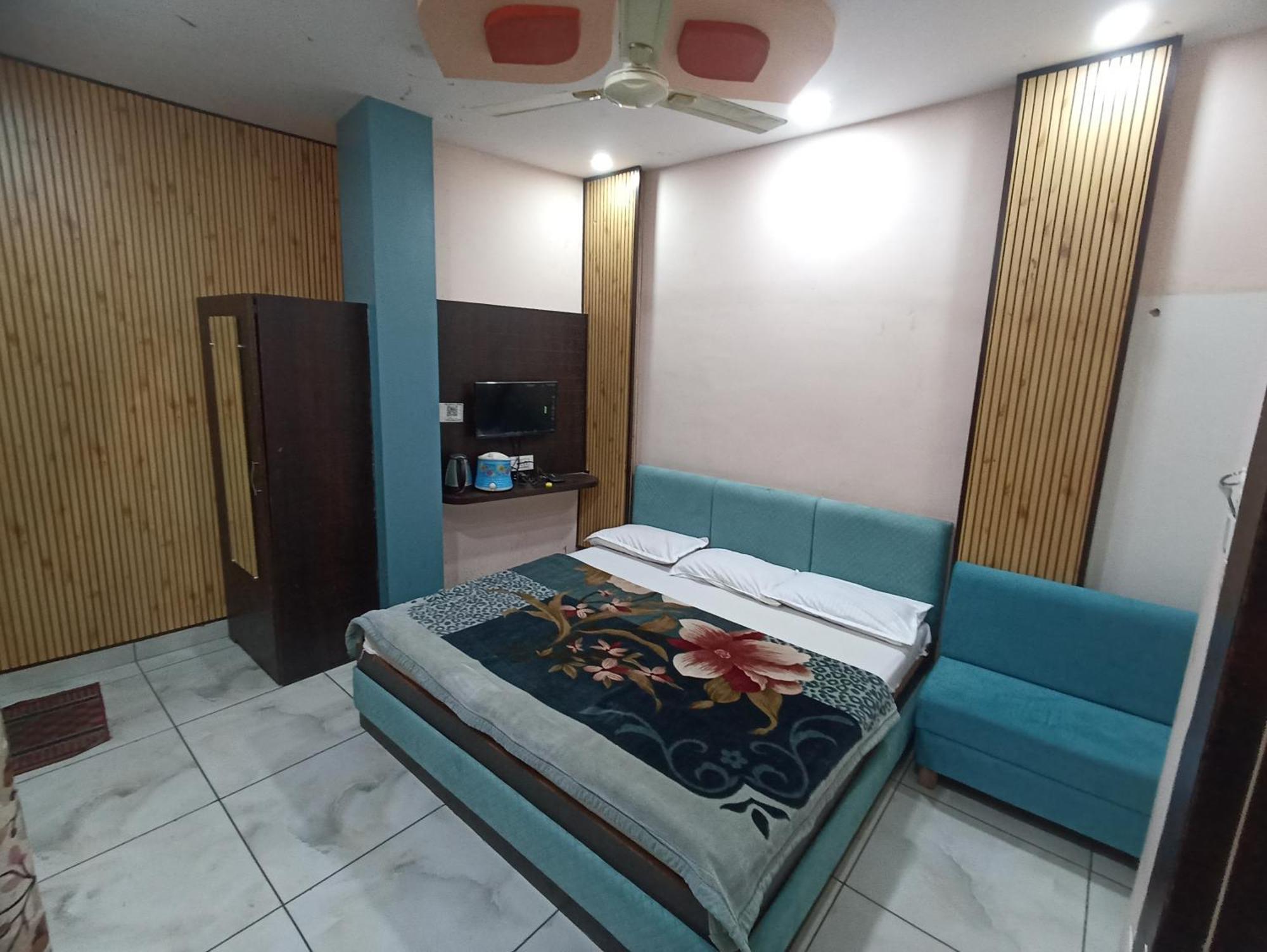 Hotel Shree Krishna Palace Удджайн Экстерьер фото