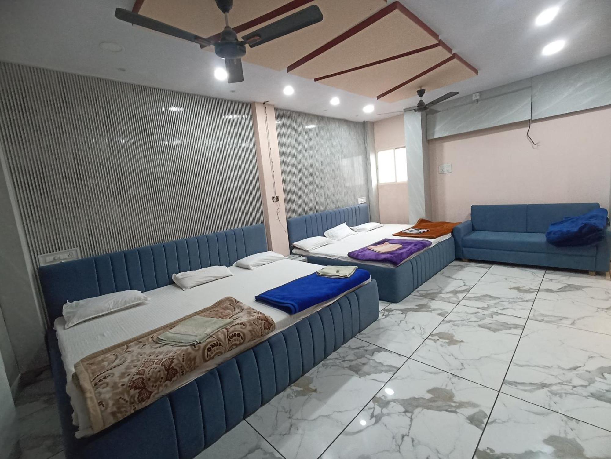 Hotel Shree Krishna Palace Удджайн Экстерьер фото